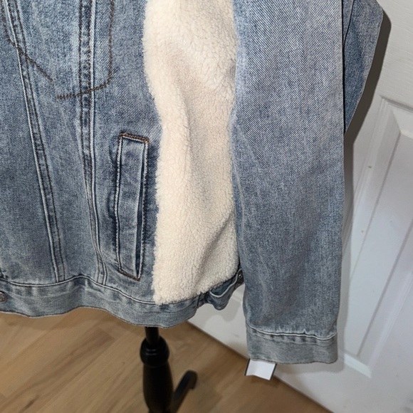Madden Girl Blue Denim Jacket with Cream Sherpa Lining - Picture 6 of 15
